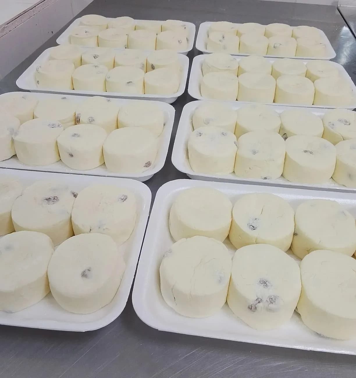 Сырники творожные с изюмом